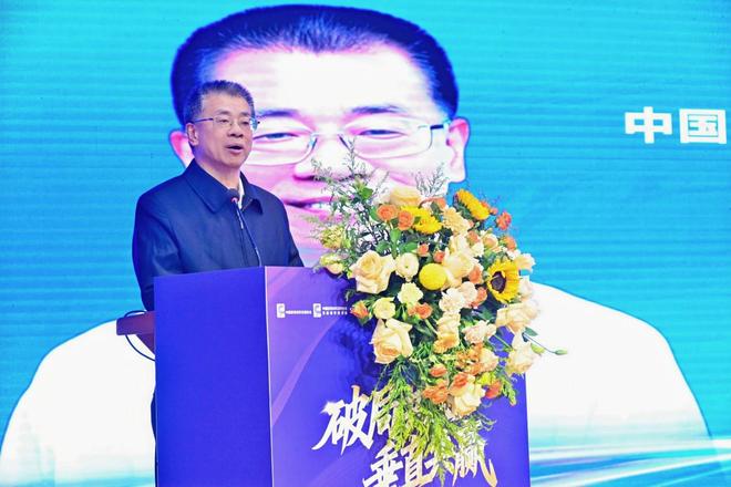 及产教融合大会盛大举办破局共生垂直共赢推动产业与教育深度融合！EVO视讯问道中国2025家居建材酒店装饰设计企业家生态链大会(图4)